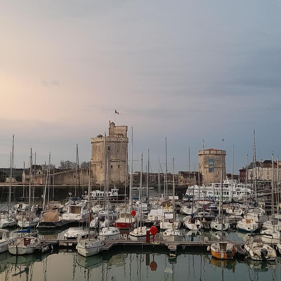 Un Hôtel En Ville La Rochelle (Charente-Maritime) Exterior foto